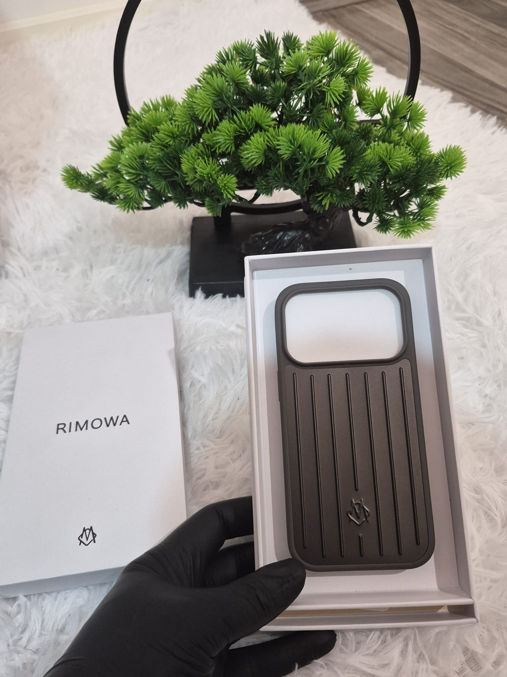 New Striped and Electroplated Aluminium Alloy Magnetic Shockproof Phone Case